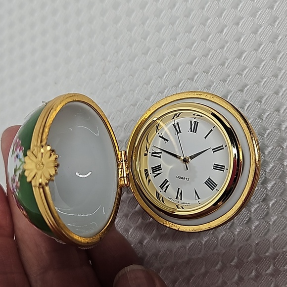 Dubarry Limoges France round Porcelain pocket watch pill box - Picture 3 of 8